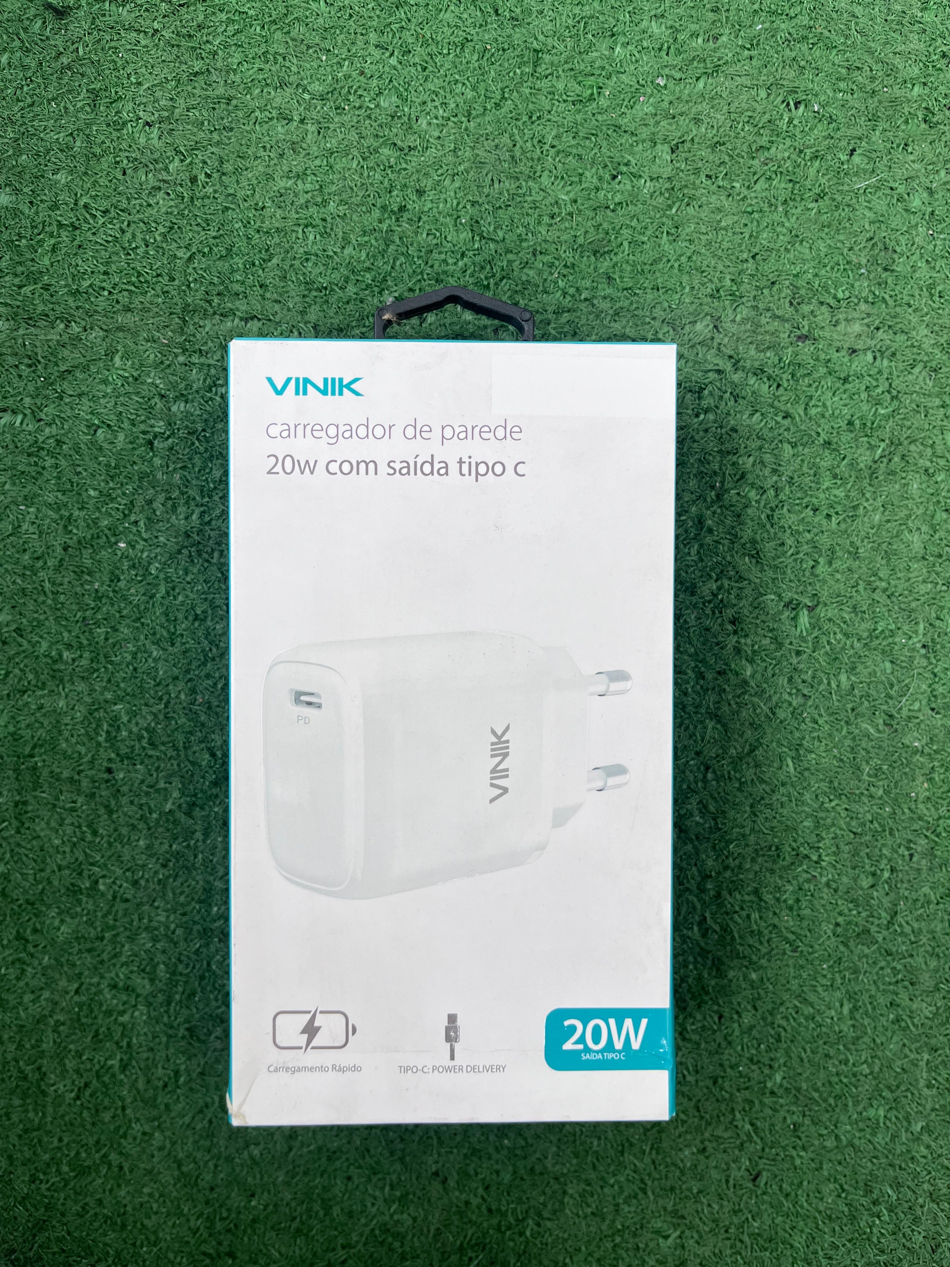 CARREGADOR 20W COM SAÍDA TIPO C